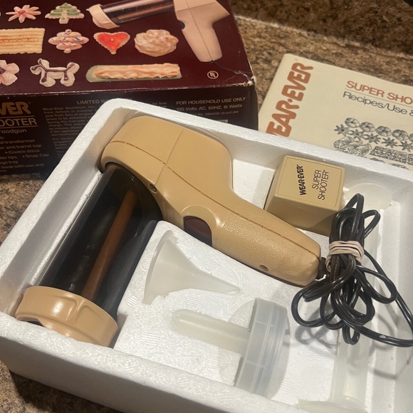 Vintage WEAR-EVER Super Shooter Electric Food Gun/Cookie Press 70123 Works well - Picture 1 of 4